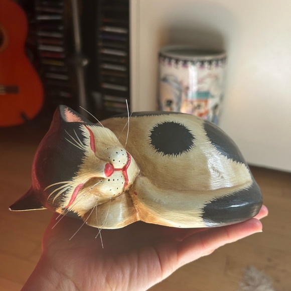 VTG Handmade & Painted Wood Sleeping Cat W/ Whiskers Folk Art Figurine Indonesia - Picture 15 of 16